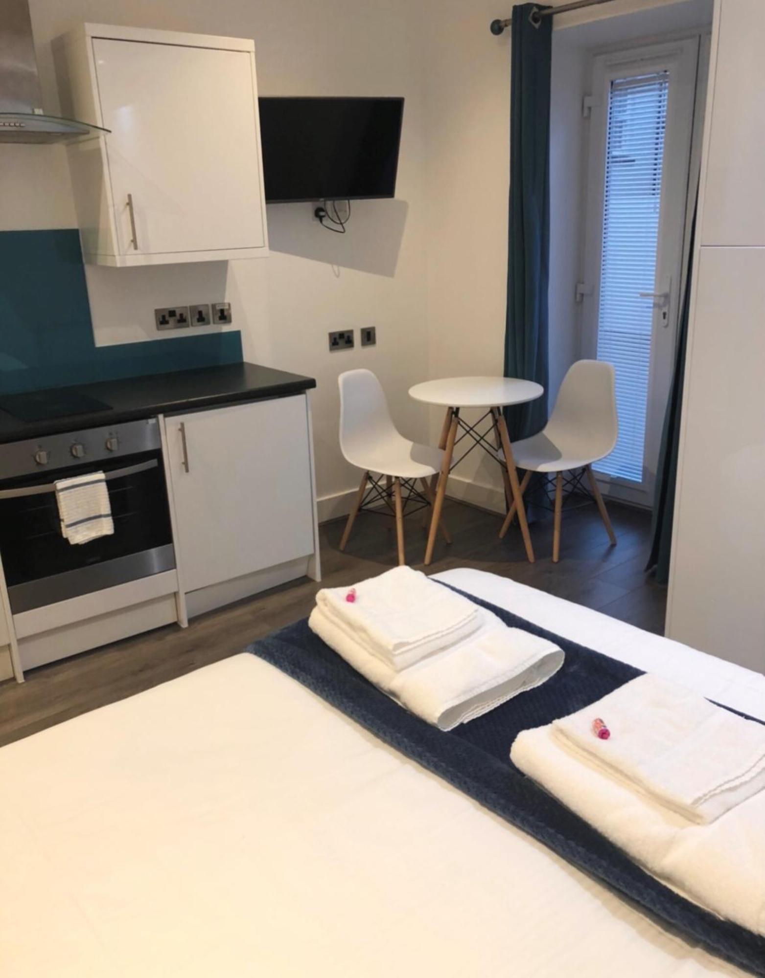 Foxhouse Studio Apartments Плімут Екстер'єр фото