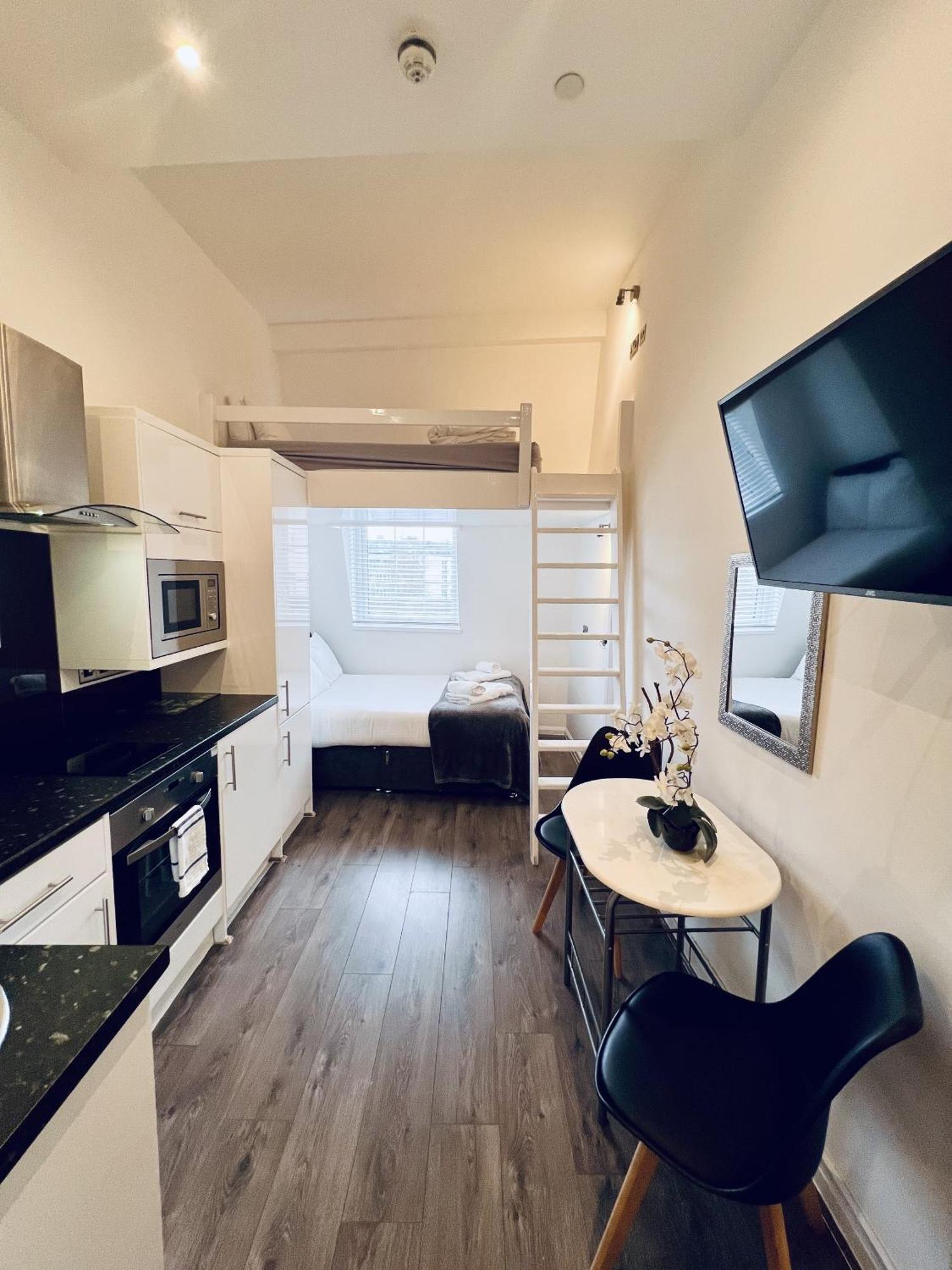 Foxhouse Studio Apartments Плімут Екстер'єр фото