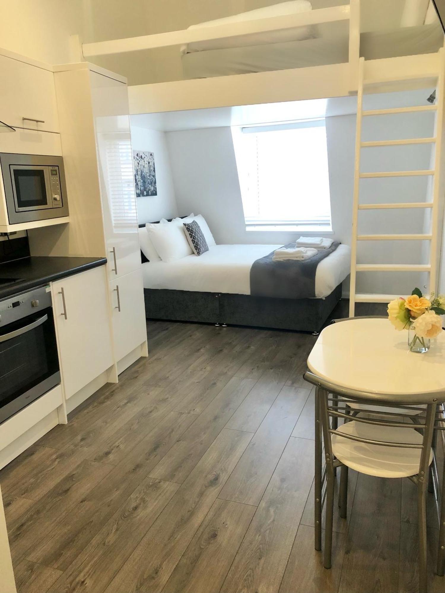 Foxhouse Studio Apartments Плімут Екстер'єр фото