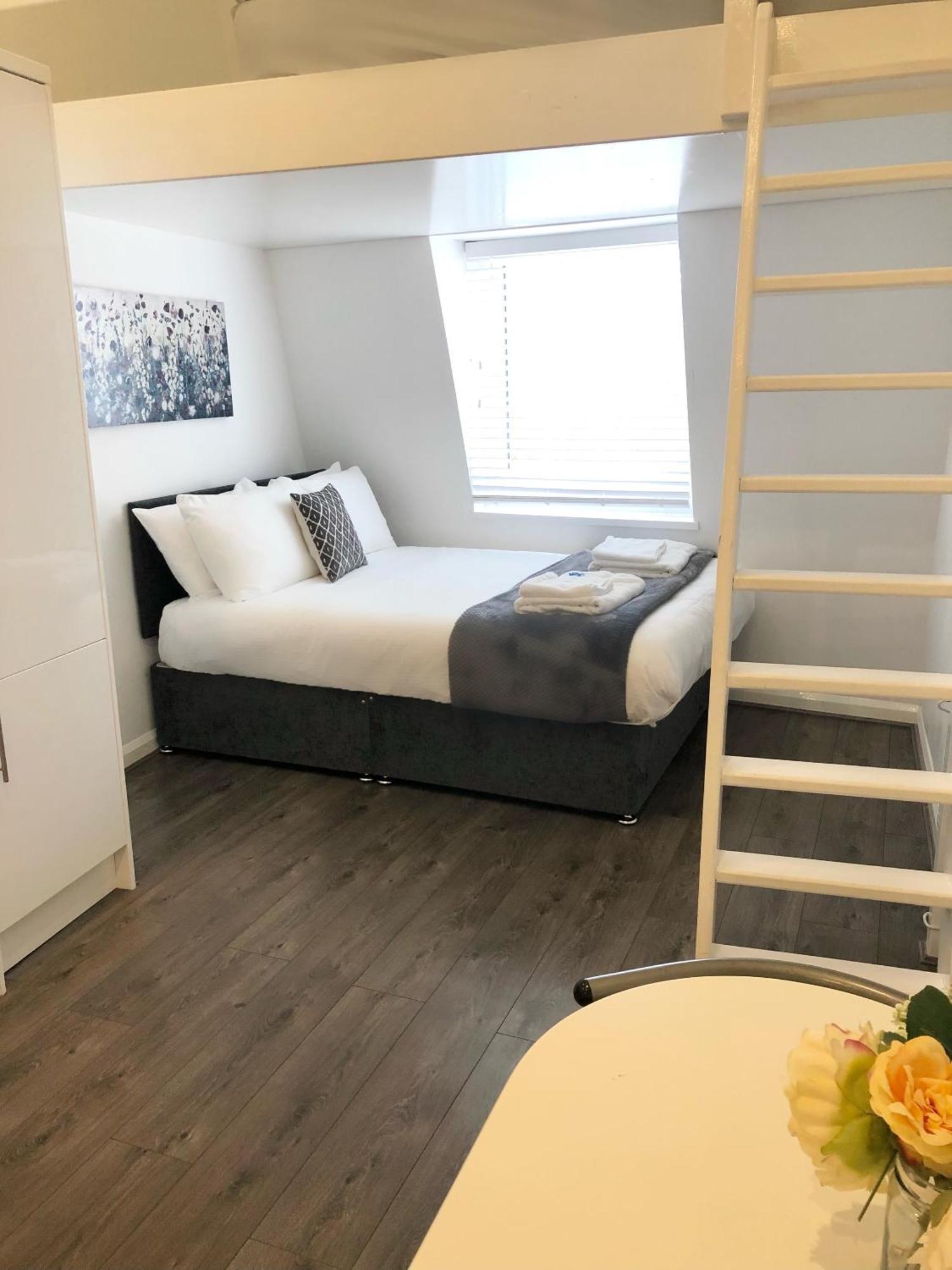 Foxhouse Studio Apartments Плімут Екстер'єр фото
