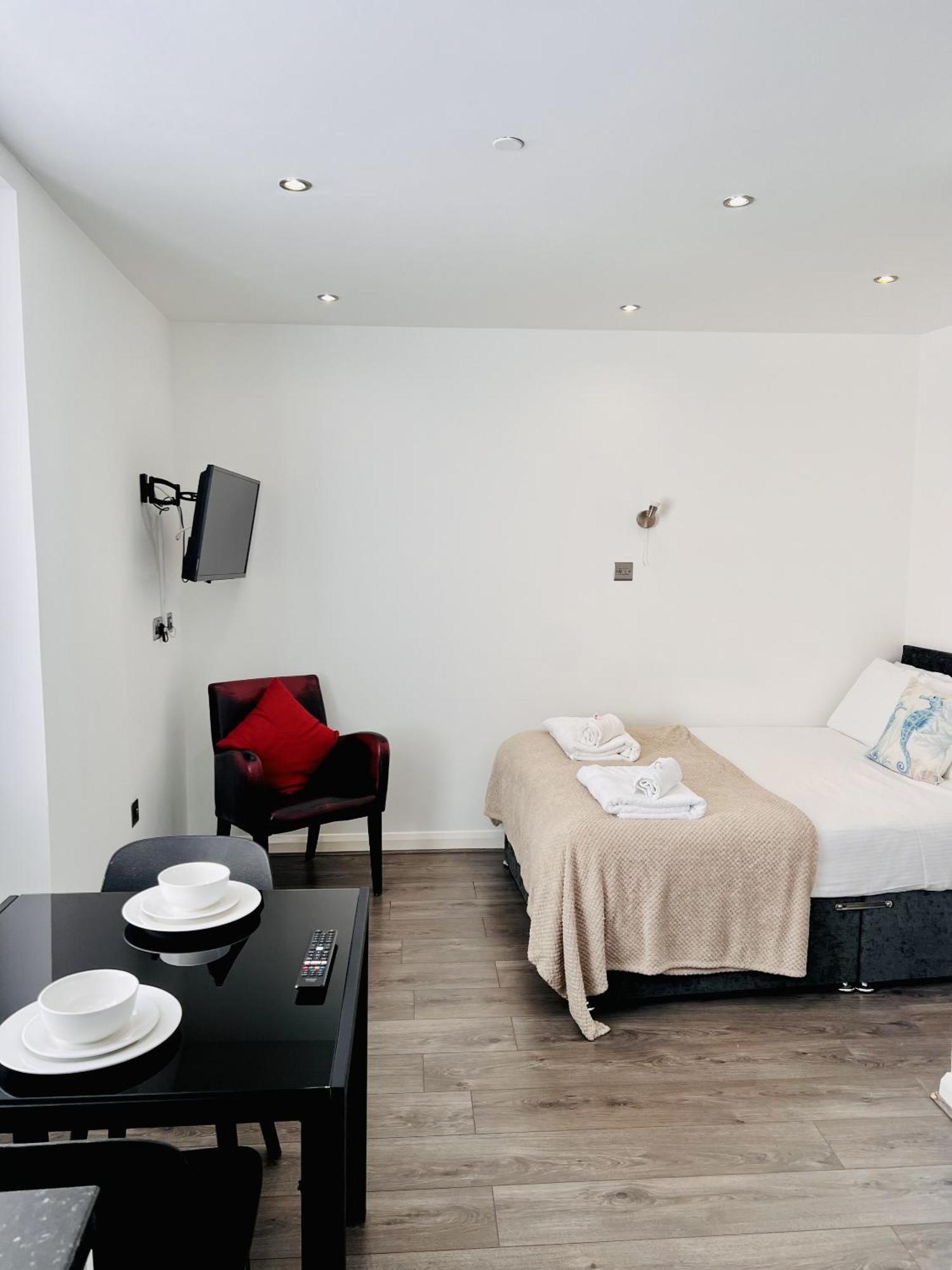 Foxhouse Studio Apartments Плімут Екстер'єр фото