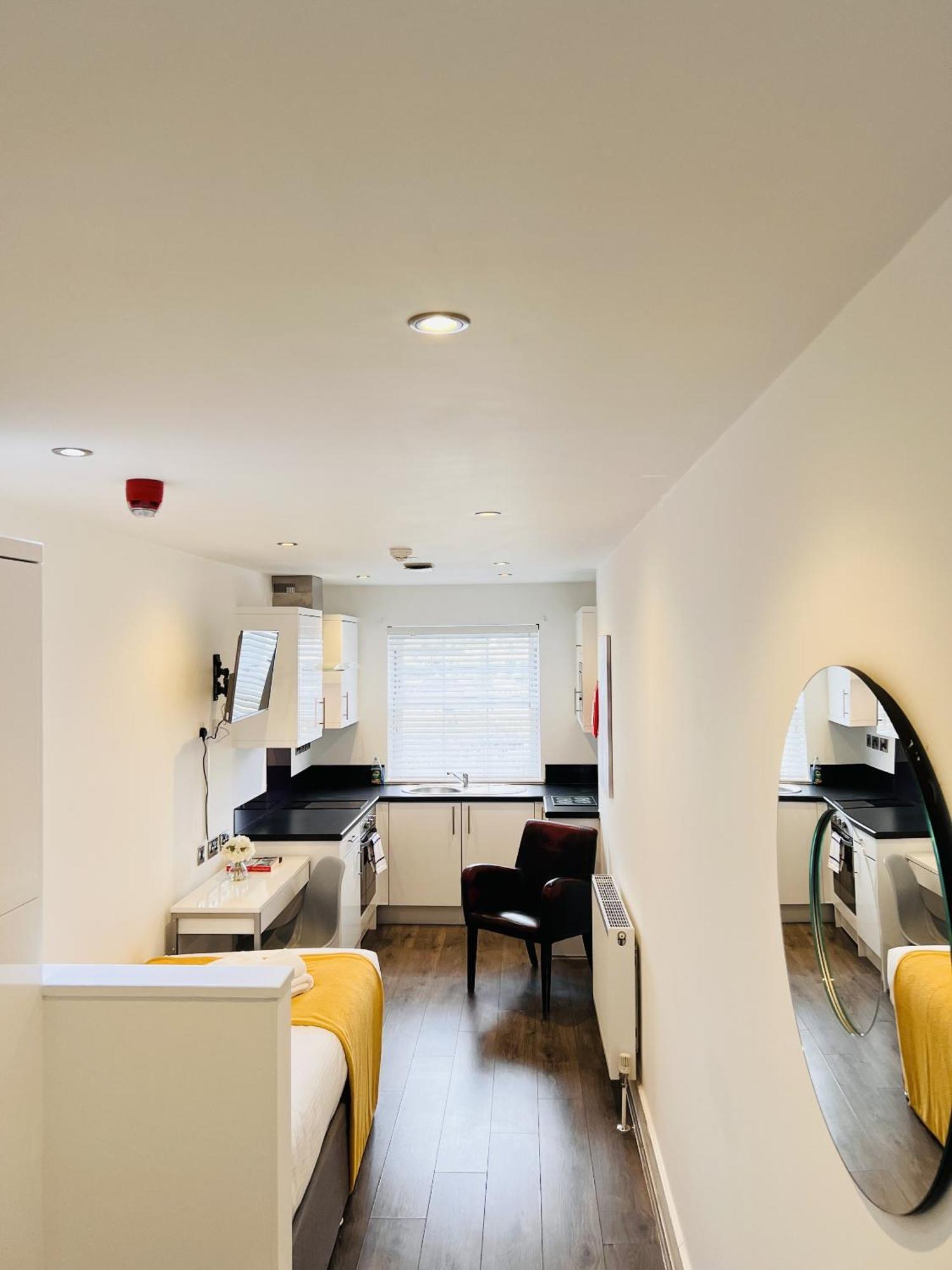 Foxhouse Studio Apartments Плімут Екстер'єр фото